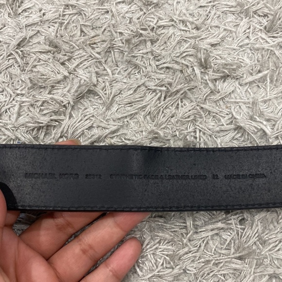 Michael Kors Leather Belt (30) - Picture 2 of 4